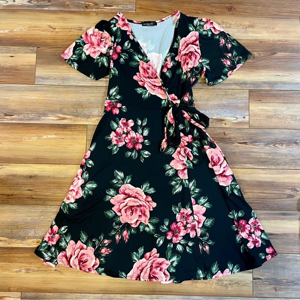 Women’s Sz L Faux Wrap Dress Black and Pink Floral A Line w/ Pockets